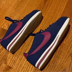 Nike Cortez SE Women’s Running Sneaker sz 9.5